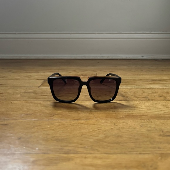 Ferragamo sunglasses - Picture 1 of 9